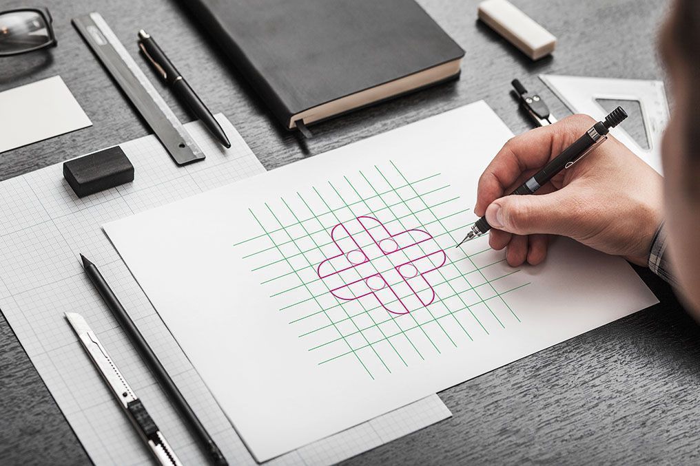 mockup boceto potentia verbum diseño grafico branding sanitario farmacia cruz marca logo simbolo logotipo imagotipo